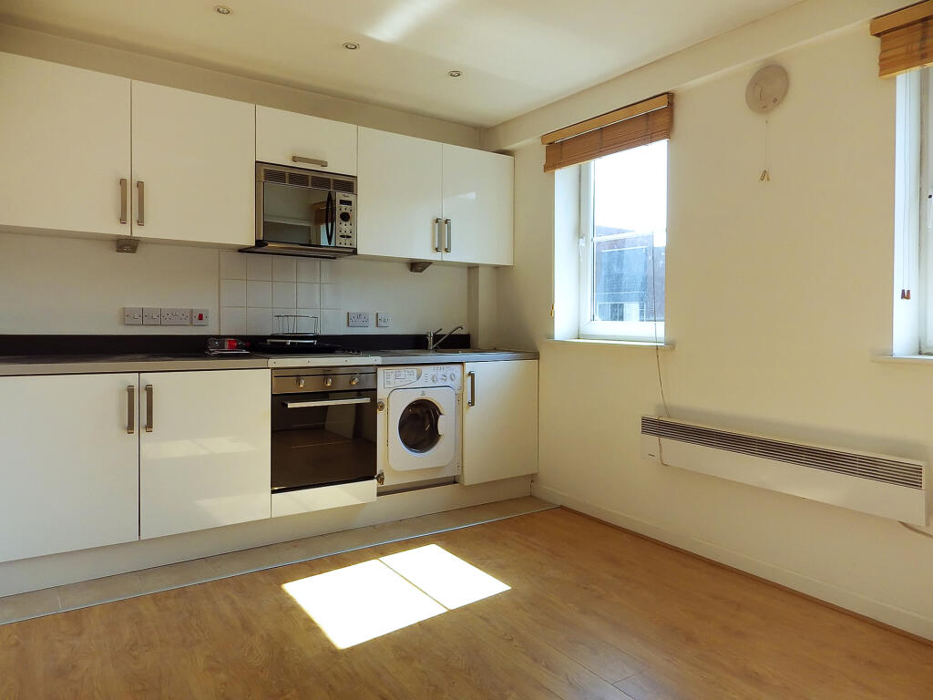 38 Cambridge Street, Aylesbury, Buckinghamshire photo 2