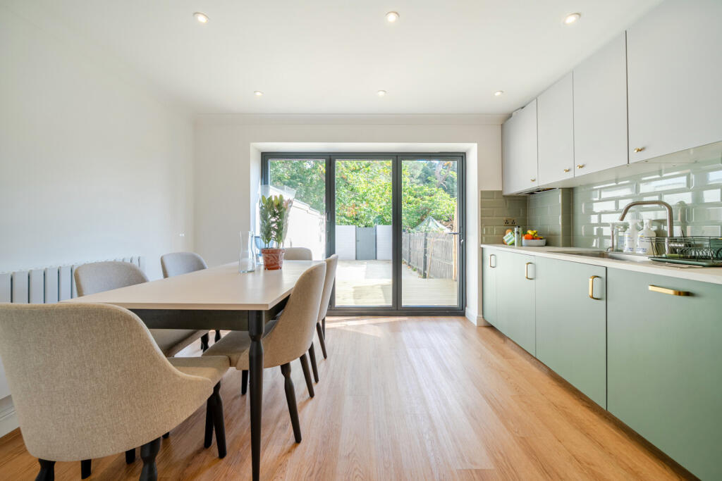 House in London - View 2