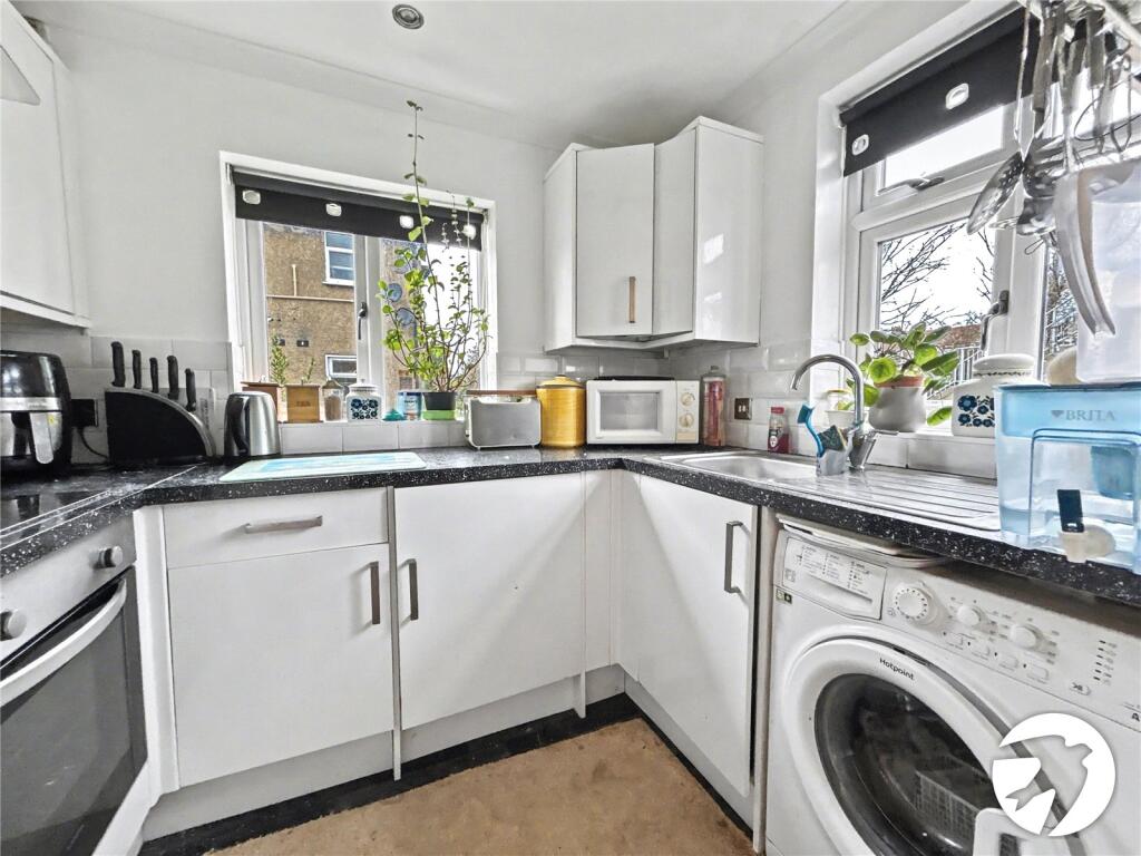 Apartment in London, Penhill, Blackfen - More