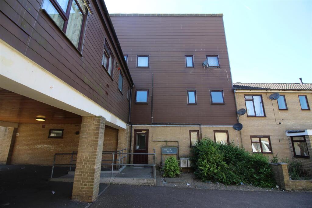 Main image of property: Taylifers, Harlow