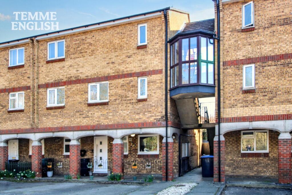 Main image of property: Woodstock Crescent, Laindon, SS15