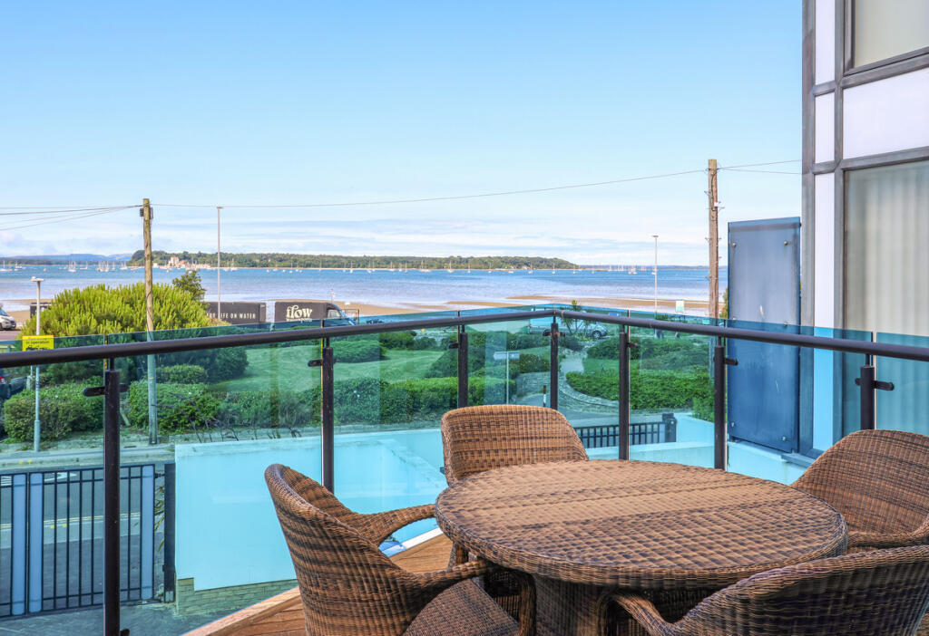 House in Poole, Canford Cliffs - View 2
