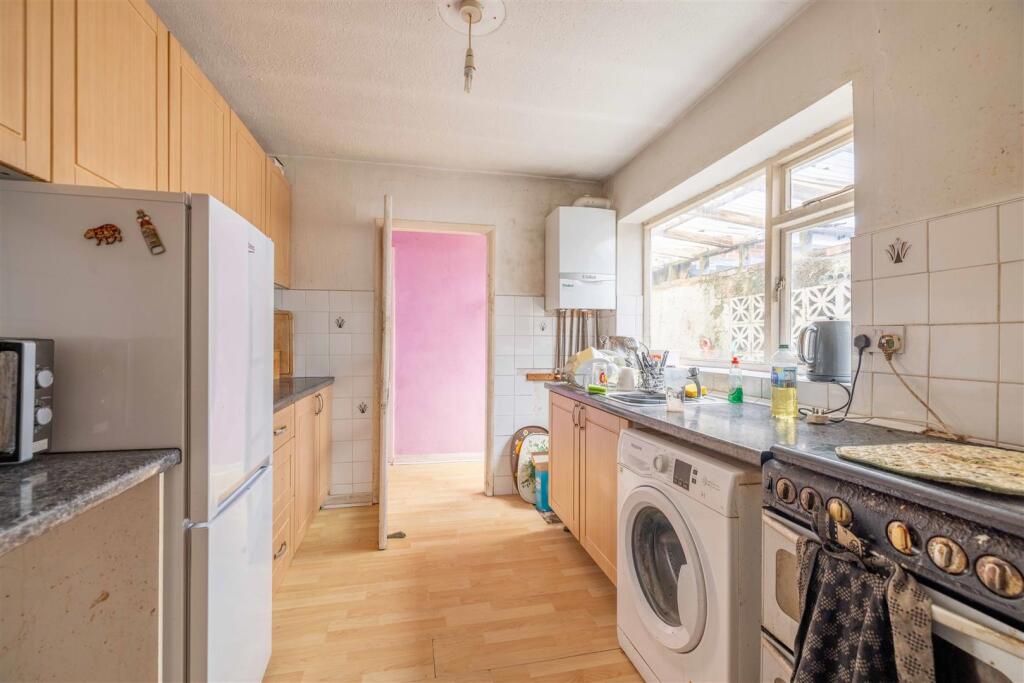 House in Slough - View 5
