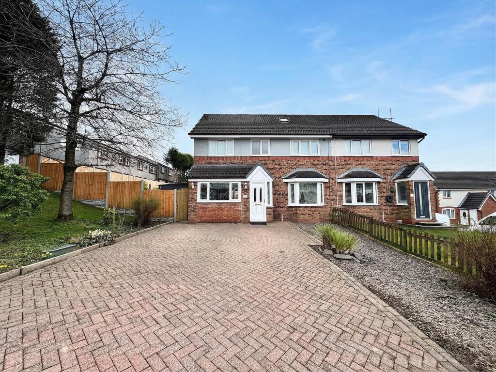 4-bed semi-detached on Lower Dingle, Moorside Oldham, £325,000