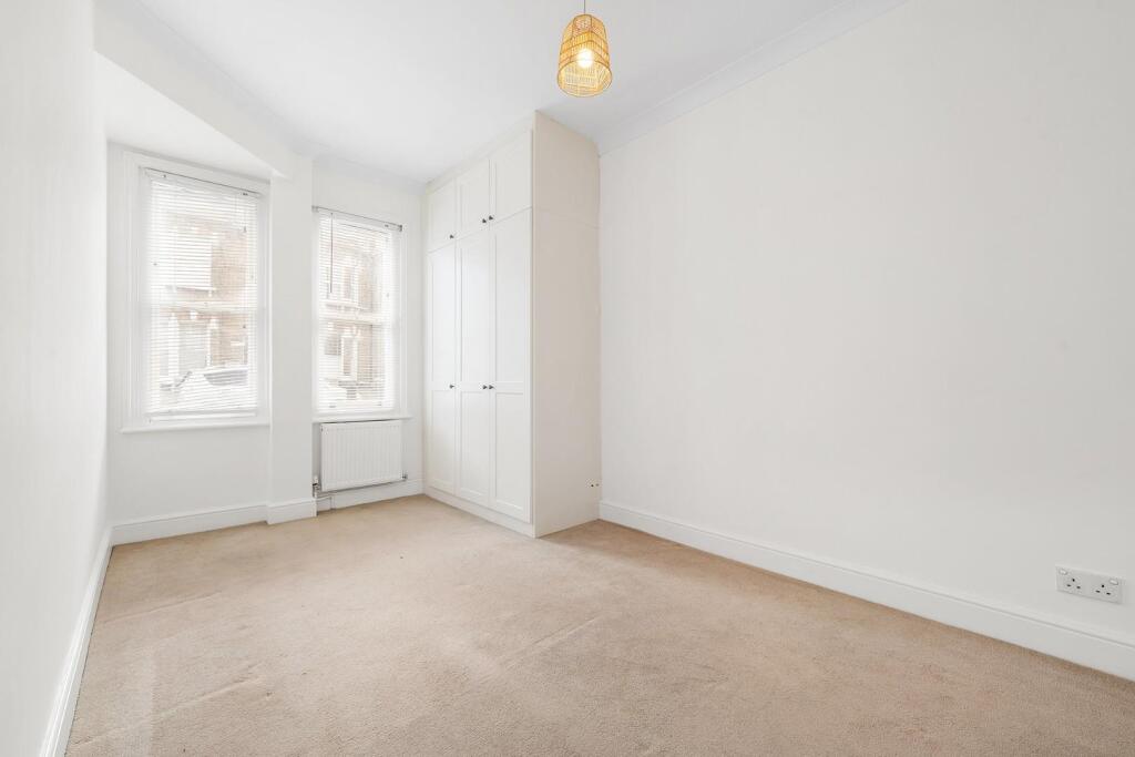 Apartment in London - More