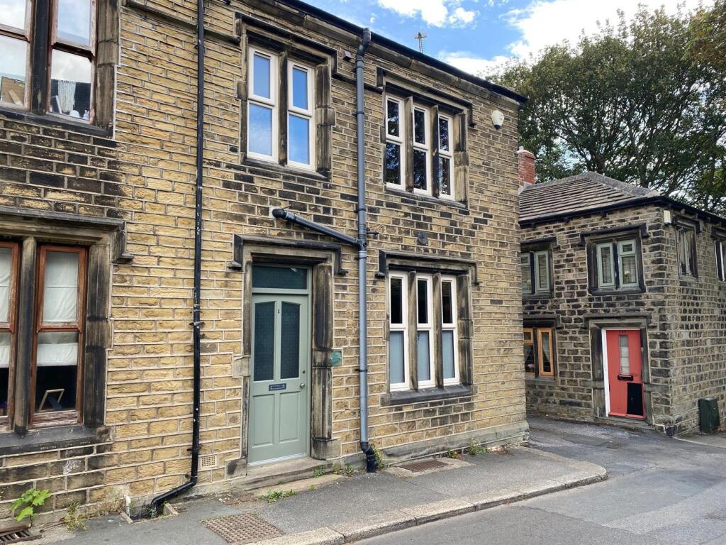 2-bed house on Sharp Lane, Almondbury, Huddersfield, £159,950
