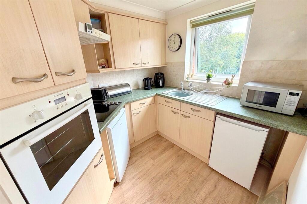 Apartment in North Tyneside, North East - View 4