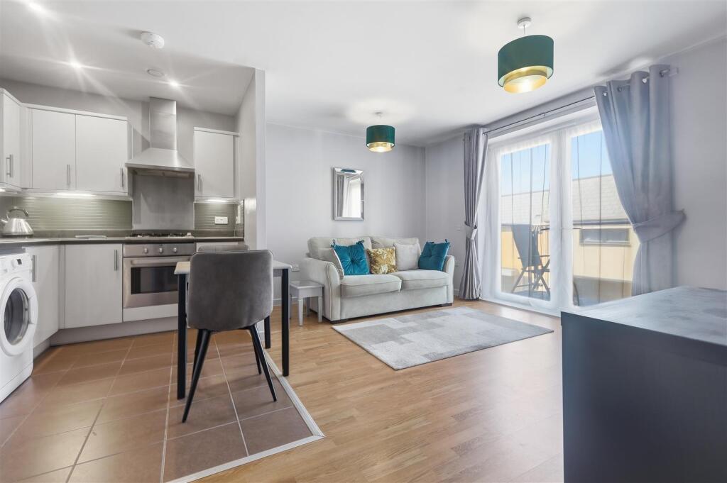 Apartment in London, Enfield Lock - View 2
