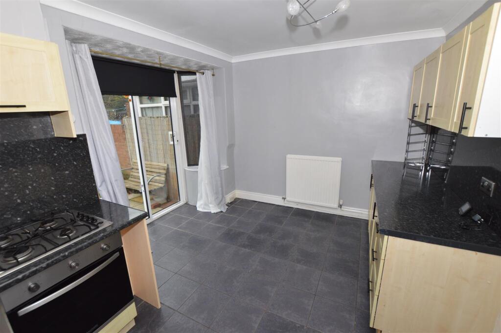 6 Constantine Grove, Colburn, Catterick Garrison photo 3