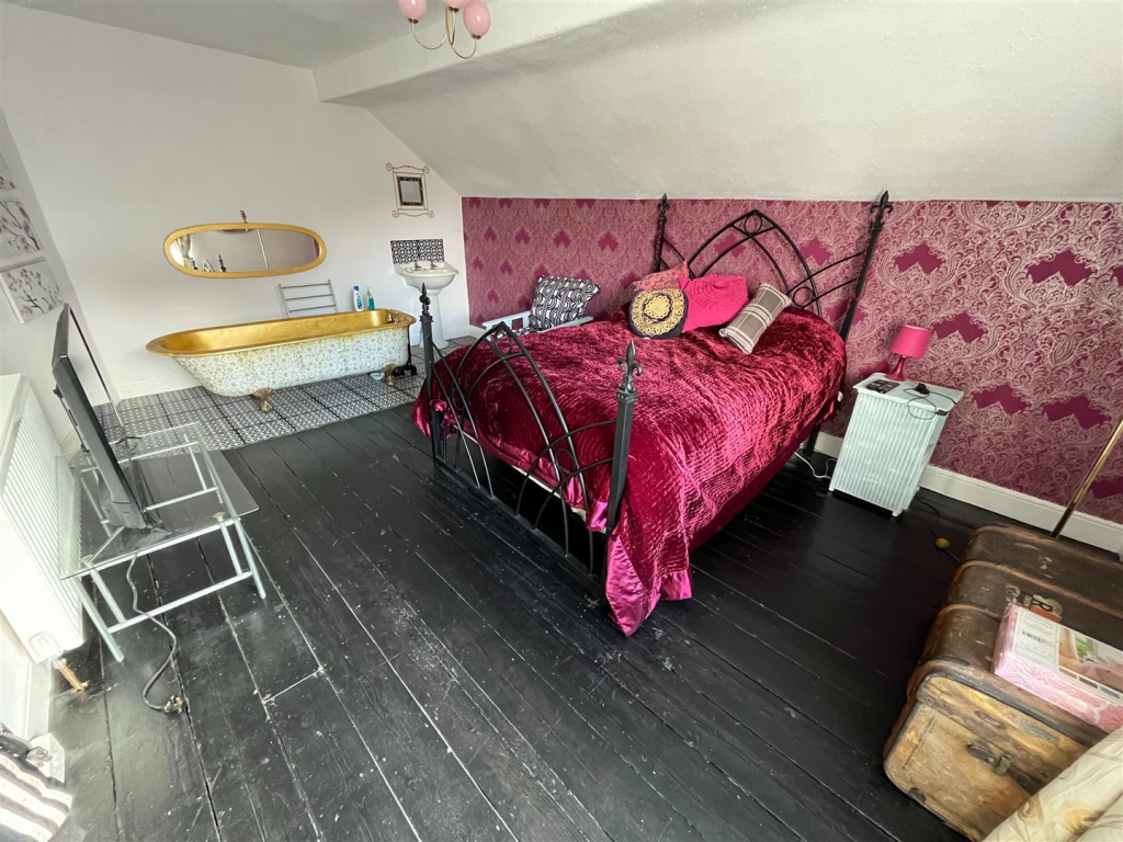 House in Old Colwyn, Conwy - View 3