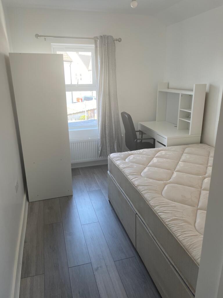 Main image of property: Radstock Road, Reading, Berkshire, RG1