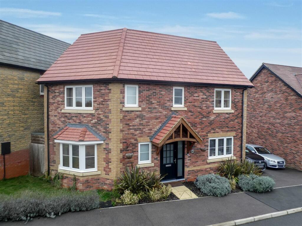 3-bed detached on Denton Drive, Hanslope, Milton Keynes, £470,000