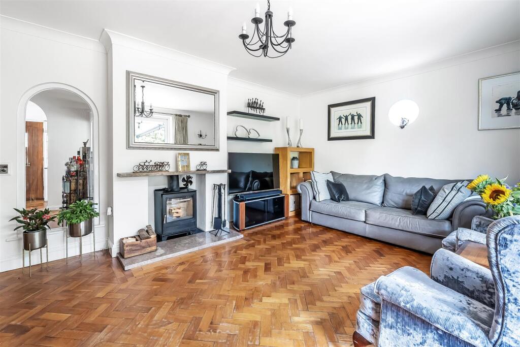 House in Kingston upon Thames - More