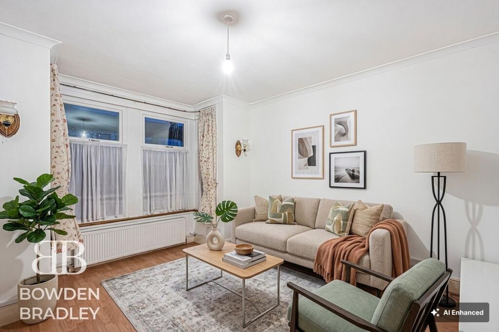 House in London, Gants Hill - View 2