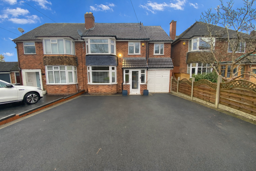 Main image of property: Kemelstowe Crescent, Halesowen, B63 1ES