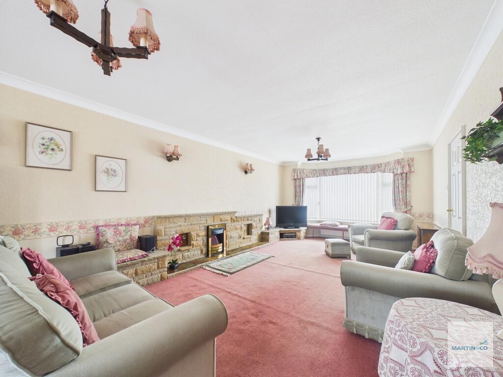 House in Nottingham, Bramcote - View 2