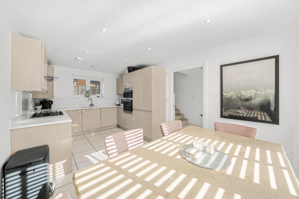 Plumtree Drive, Gilden Park, Essex, CM17 photo 2