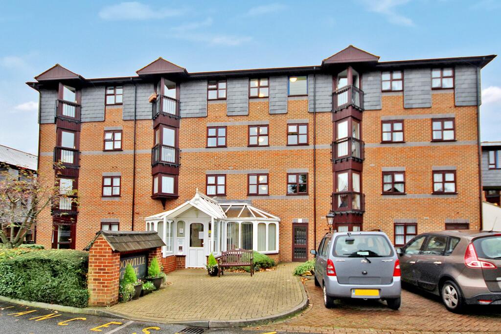 1-bed flat on Woodville Grove, Welling, Kent, DA16, £130,000