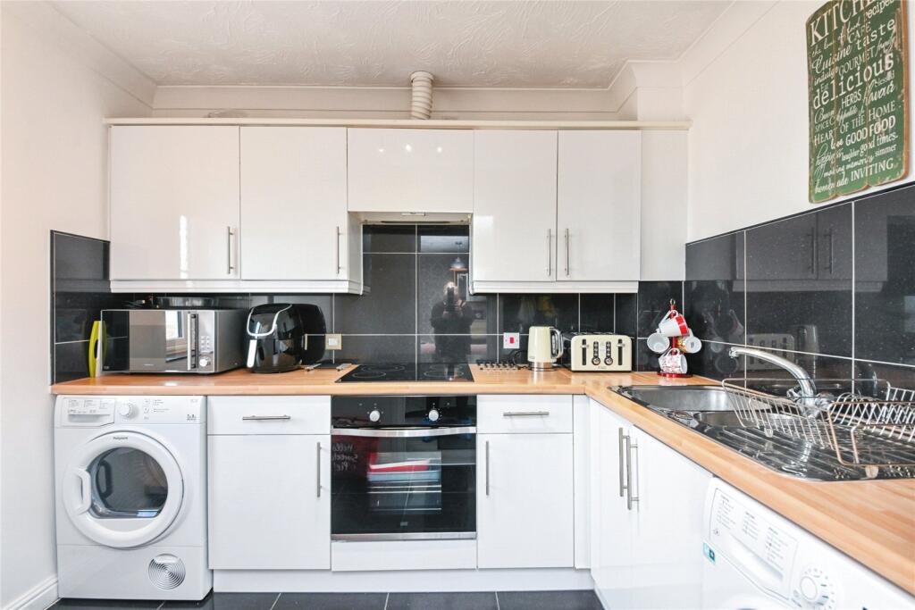 Apartment in Clacton-on-Sea, Jaywick - View 4