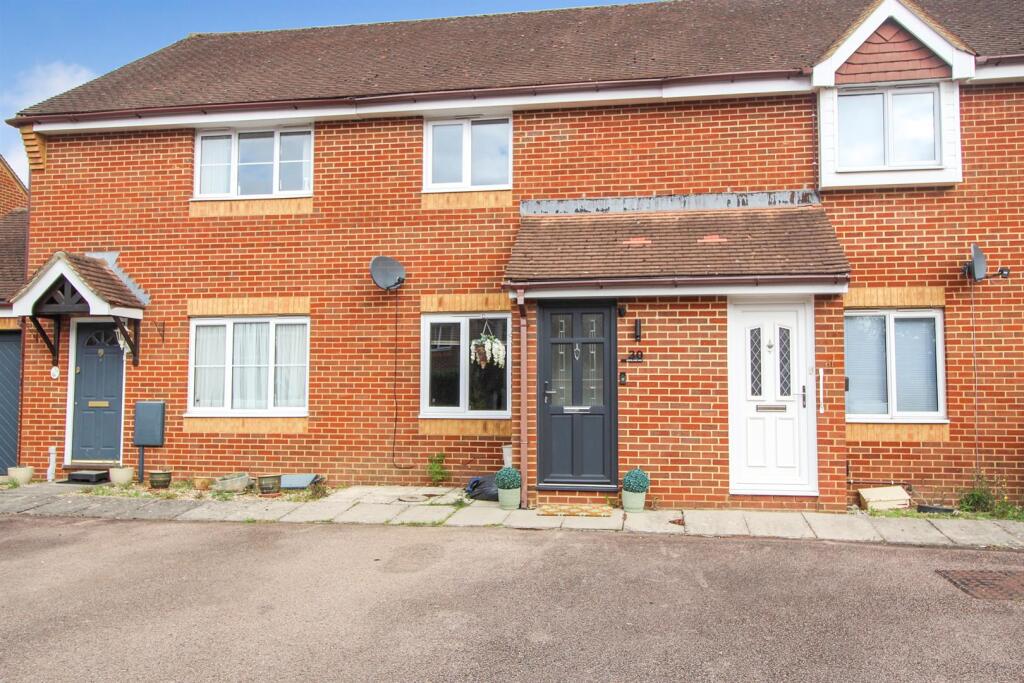 2-bed terraced on Ropeland Way, Horsham, £375,000