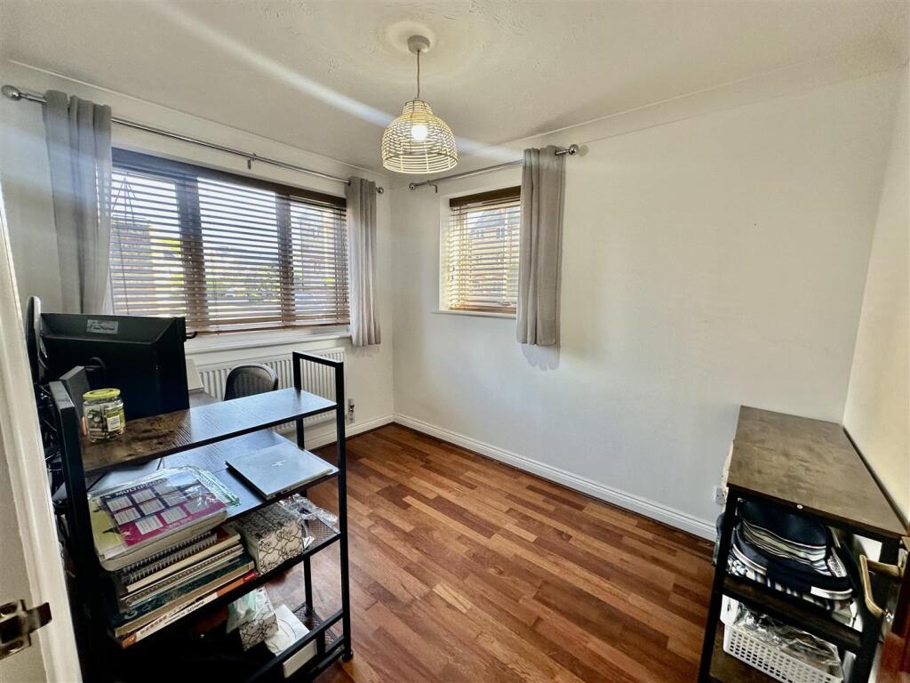 Norbury Avenue, Watford photo 2