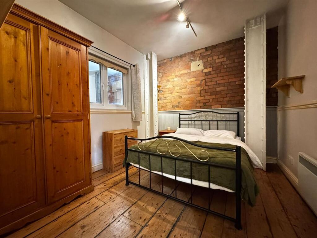 Apartment in Manchester - More