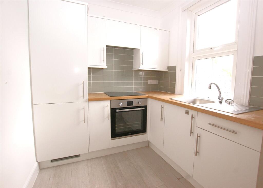 Apartment in Ferndown, Tricketts Cross - View 2