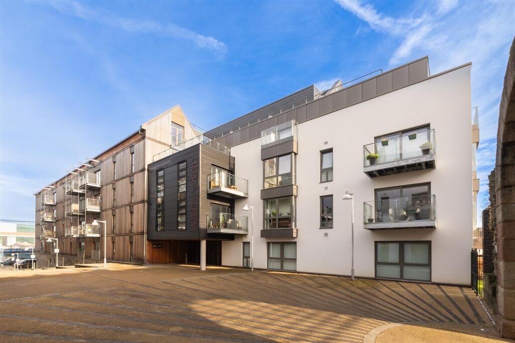 Main image of property: The Gateway, Bristol