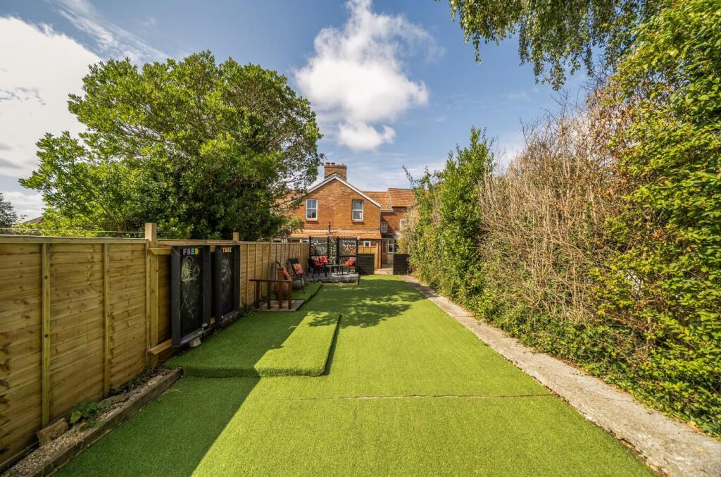 8, Simons Road, Sherborne photo 2