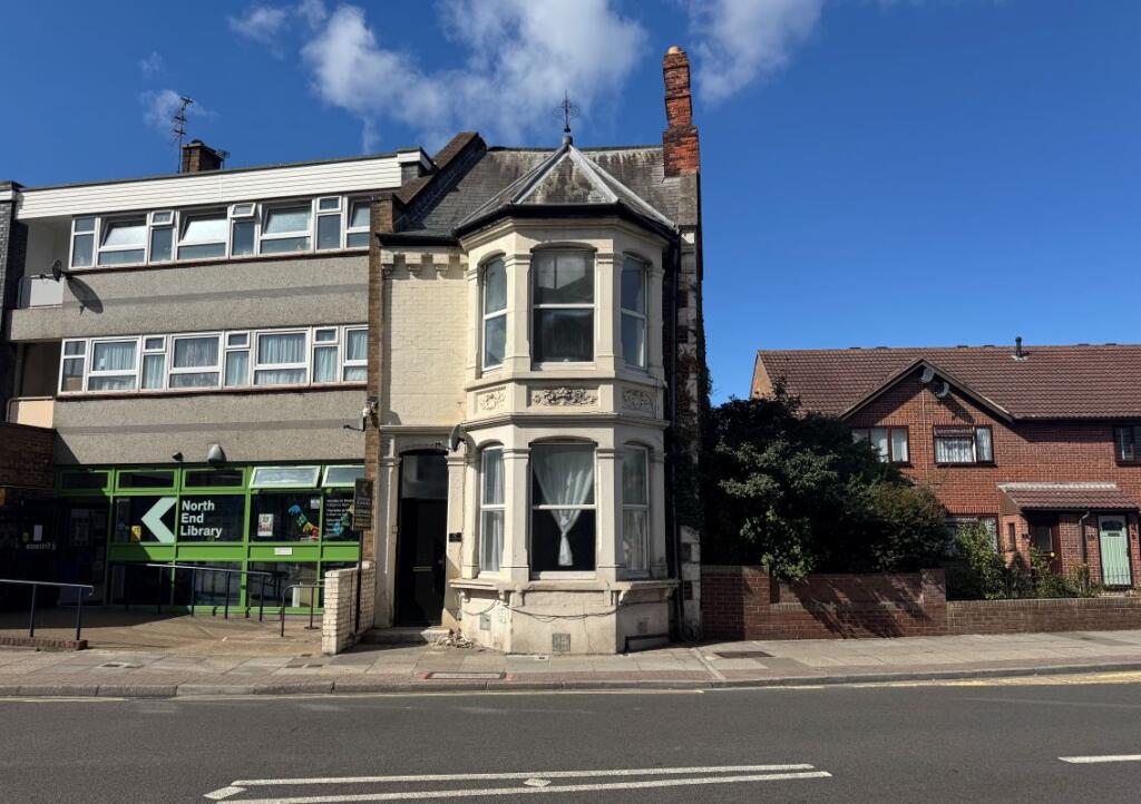 Main image of property: Flat D, 11 Gladys Avenue, Portsmouth, City of Portsmouth, PO2 9AX