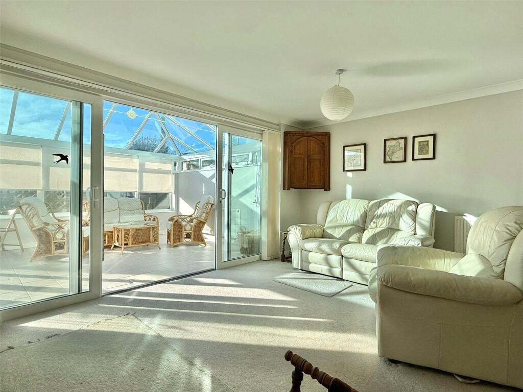 The Boltons, Milford on Sea, Lymington, Hampshire, SO41 photo 4