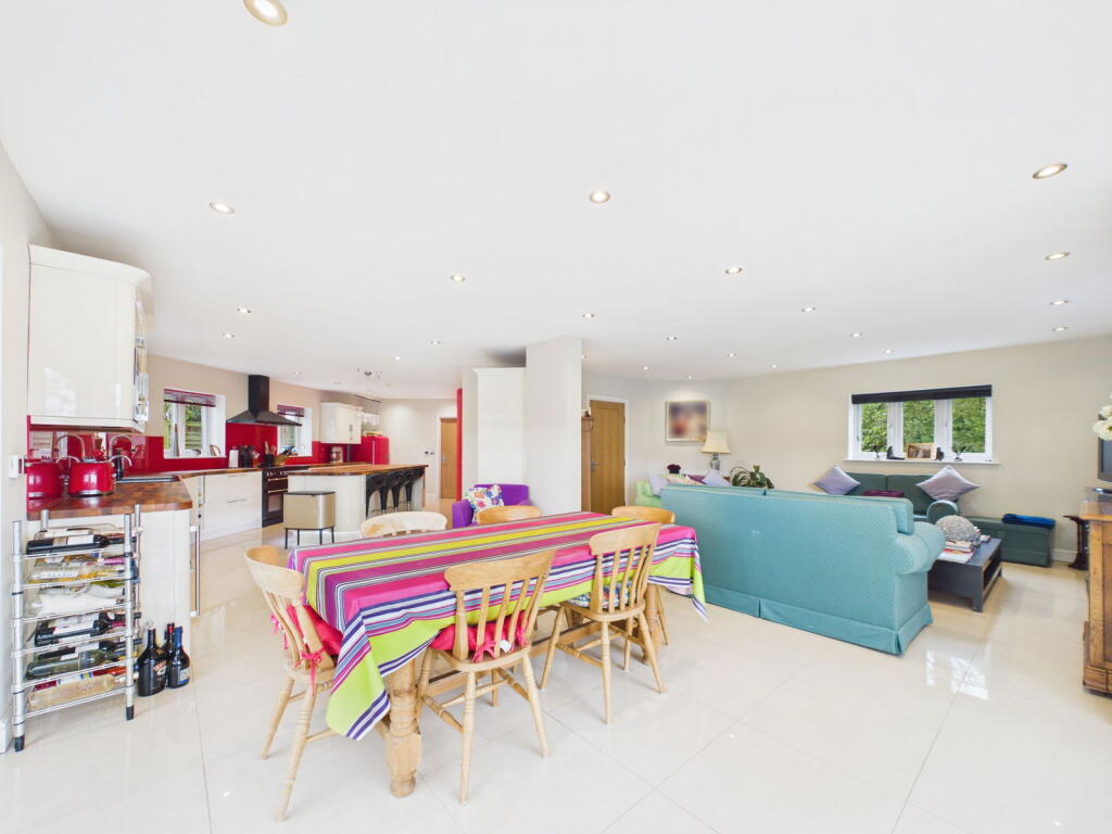 Kingswood Court, Maidenhead, SL6 photo 3