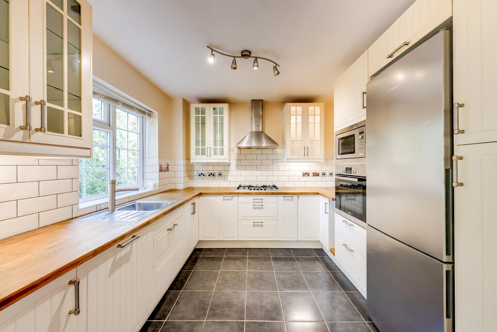 Reynard Close, Bromley, BR1 photo 2