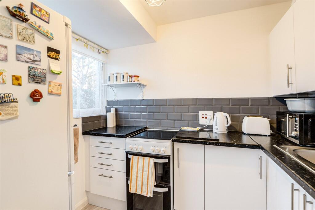Apartment in Worthing, West Sussex - View 4