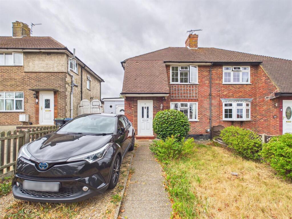Main image of property: Parkway, New Addington, Croydon