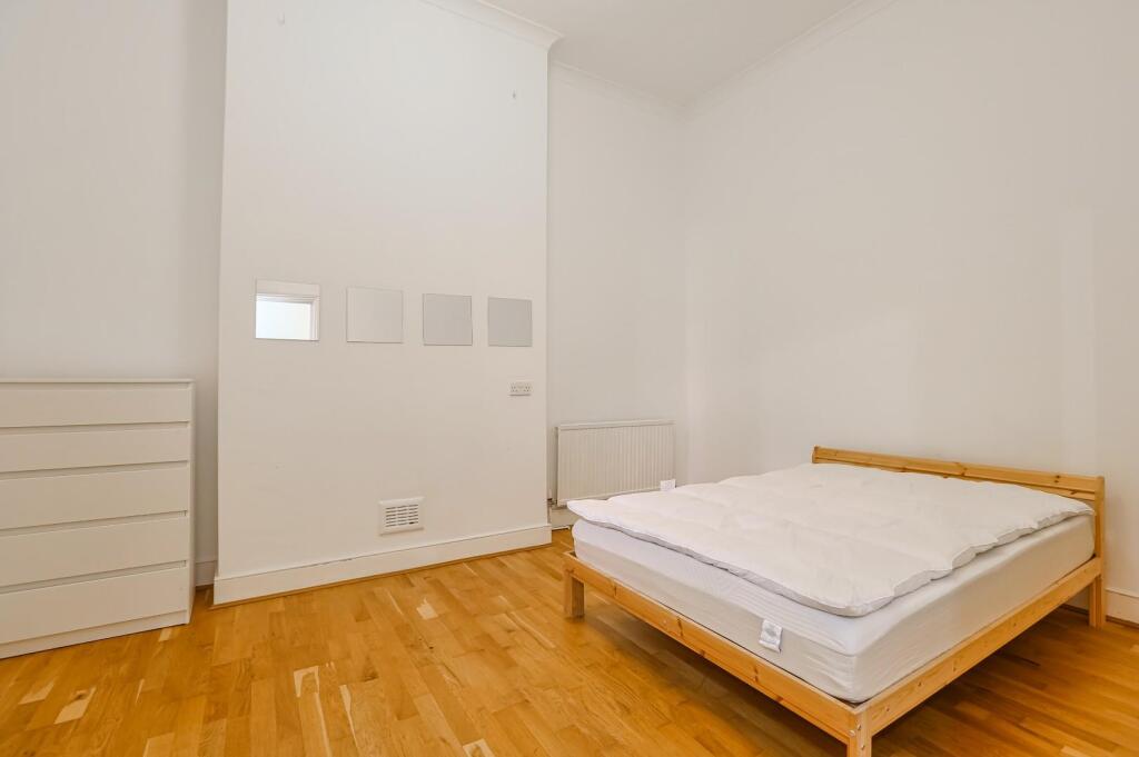 Apartment in London - View 5