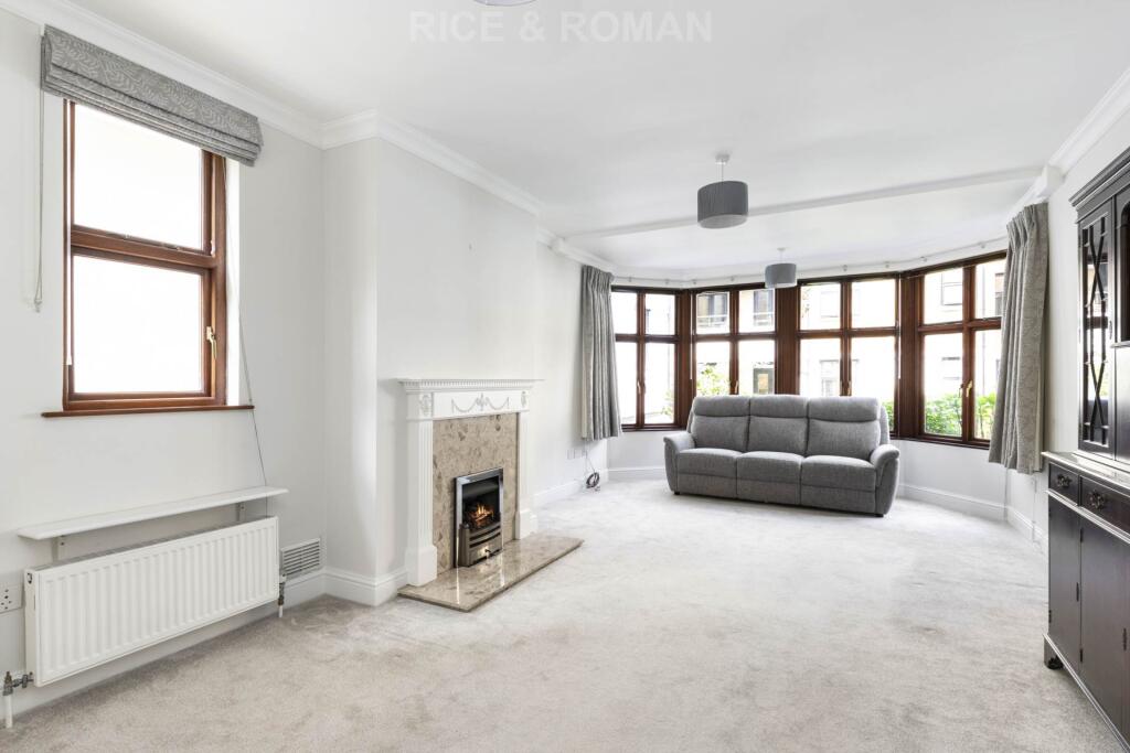 Victoria Place, Esher photo 2