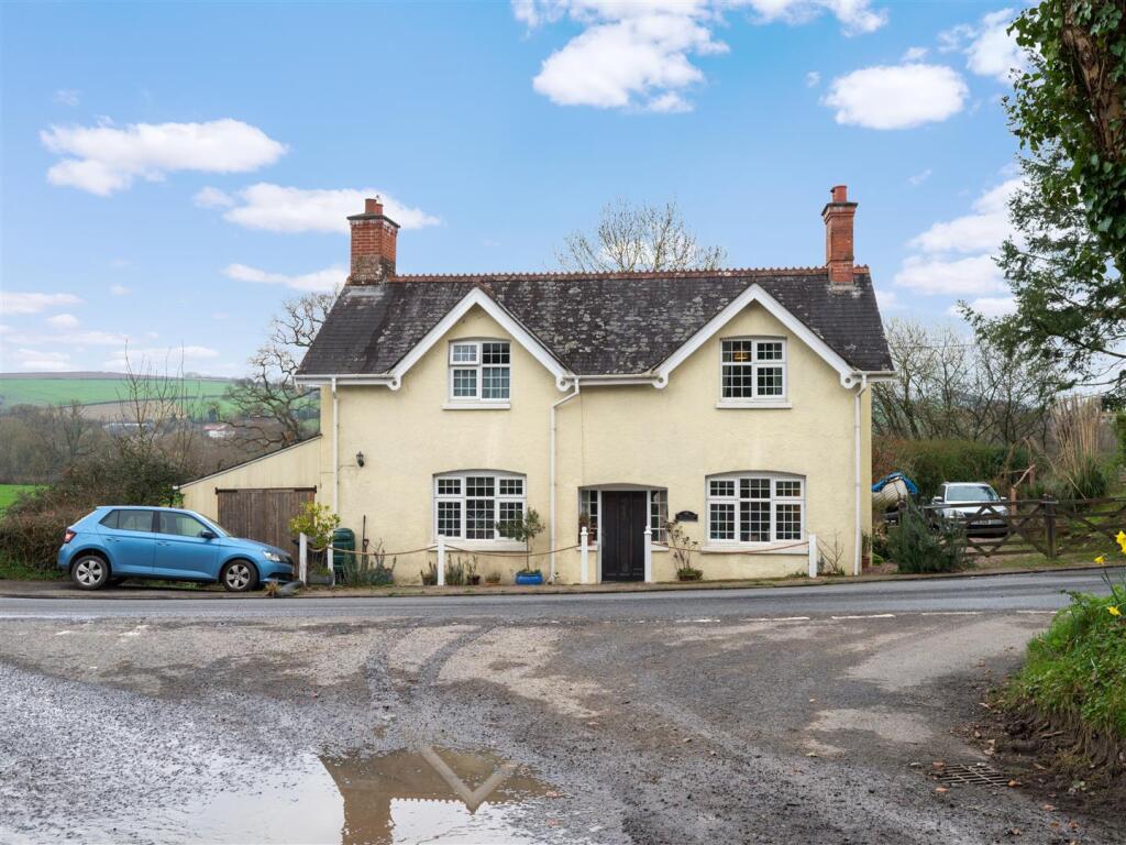 3-bed house on New Bridge, Tawstock, £425,000