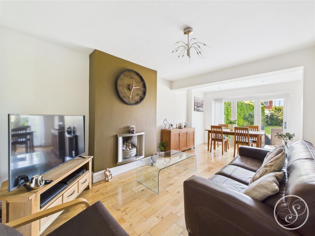 4 bedroom semi-detached house for sale in Windsor Mount, Leeds, LS15 - More