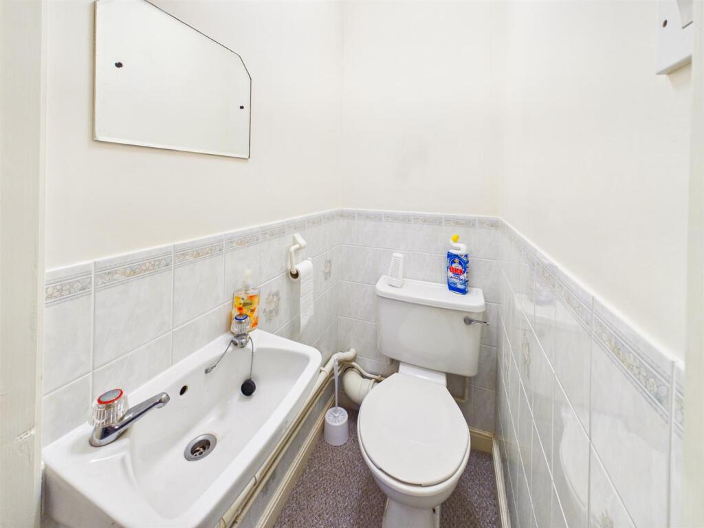 4 Cwrt Hafren, Chapel Street, Llanidloes photo 3