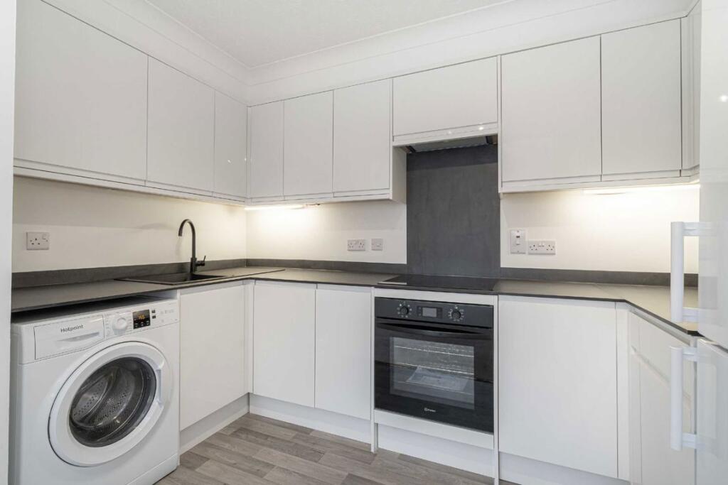 Apartment in Sunbury-on-Thames, Kempton Park - View 4