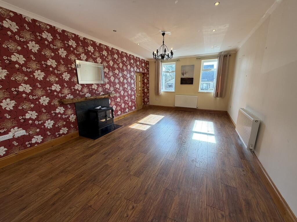 House in Swansea, Llanfihangel Aberbythych - View 5