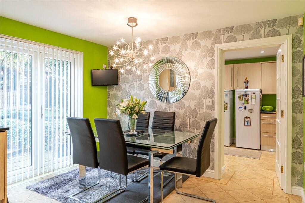 Ely Grove, Newbury, Berkshire, RG14 photo 4