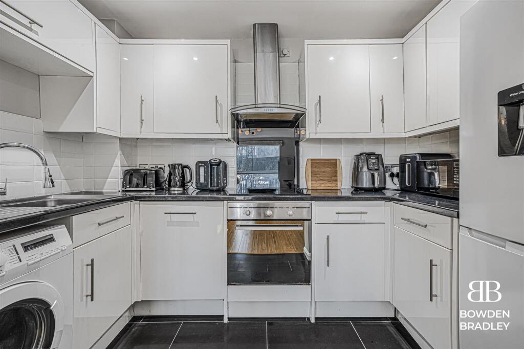 Apartment in Epping Forest, Chigwell - View 5