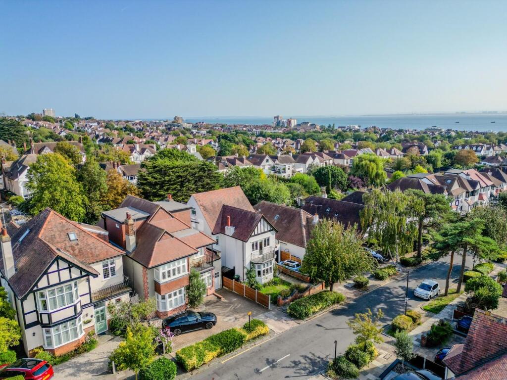 House in Southend-on-Sea - View 5