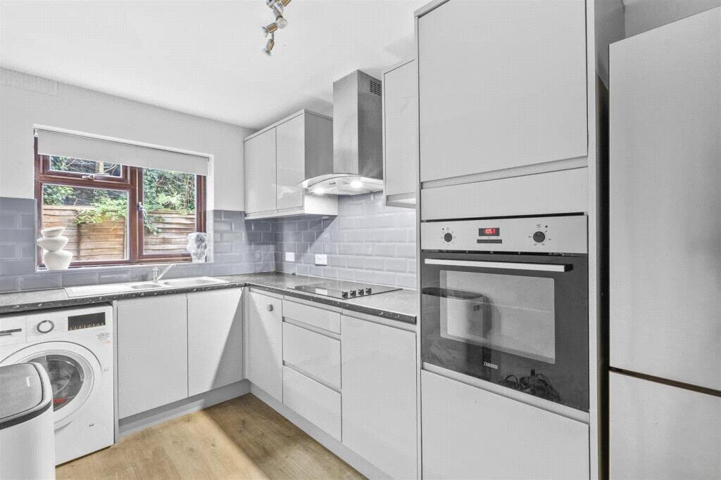 Apartment in Hemel Hempstead - View 2