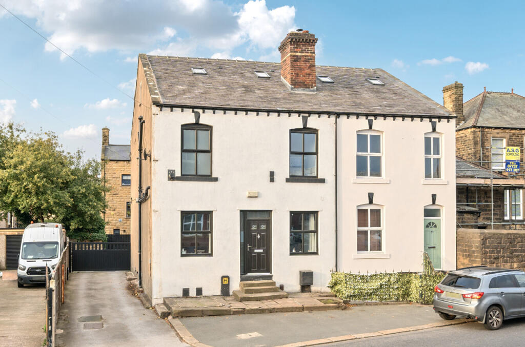 Main image of property: Tingley Common, Morley, Leeds, West Yorkshire, LS27