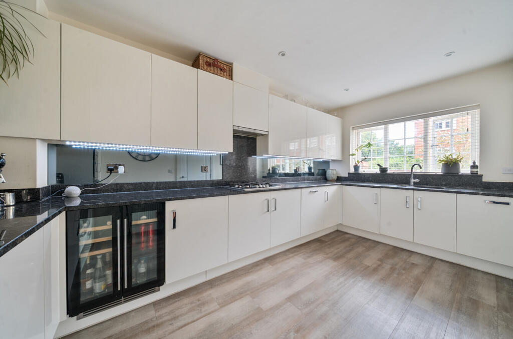 House in East Hampshire, Froyle - View 3