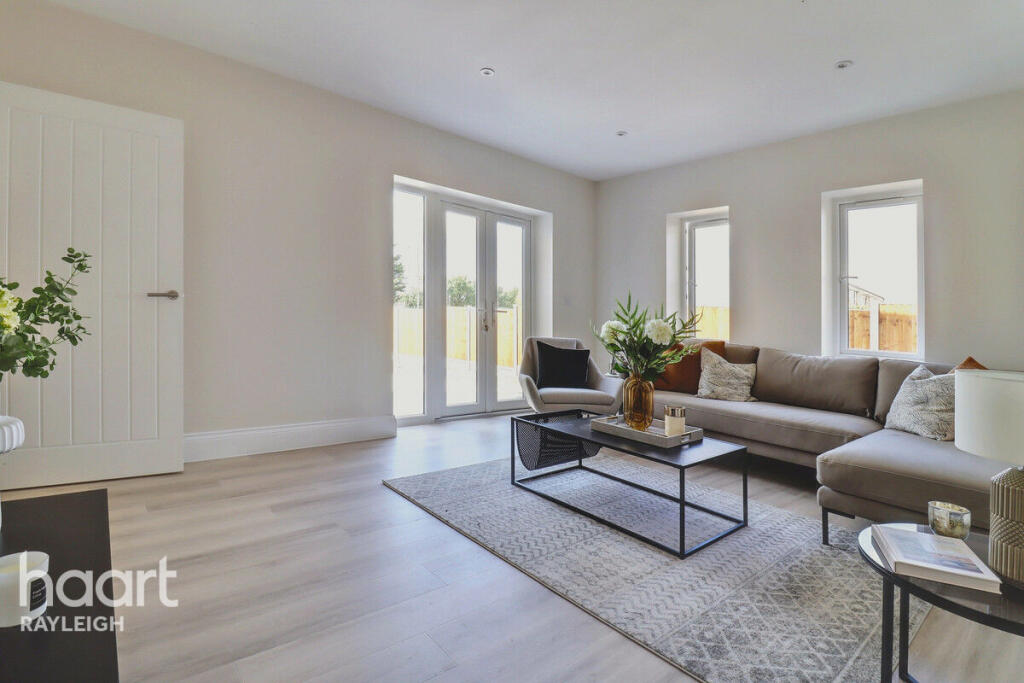 House in Rochford, Rayleigh - View 4