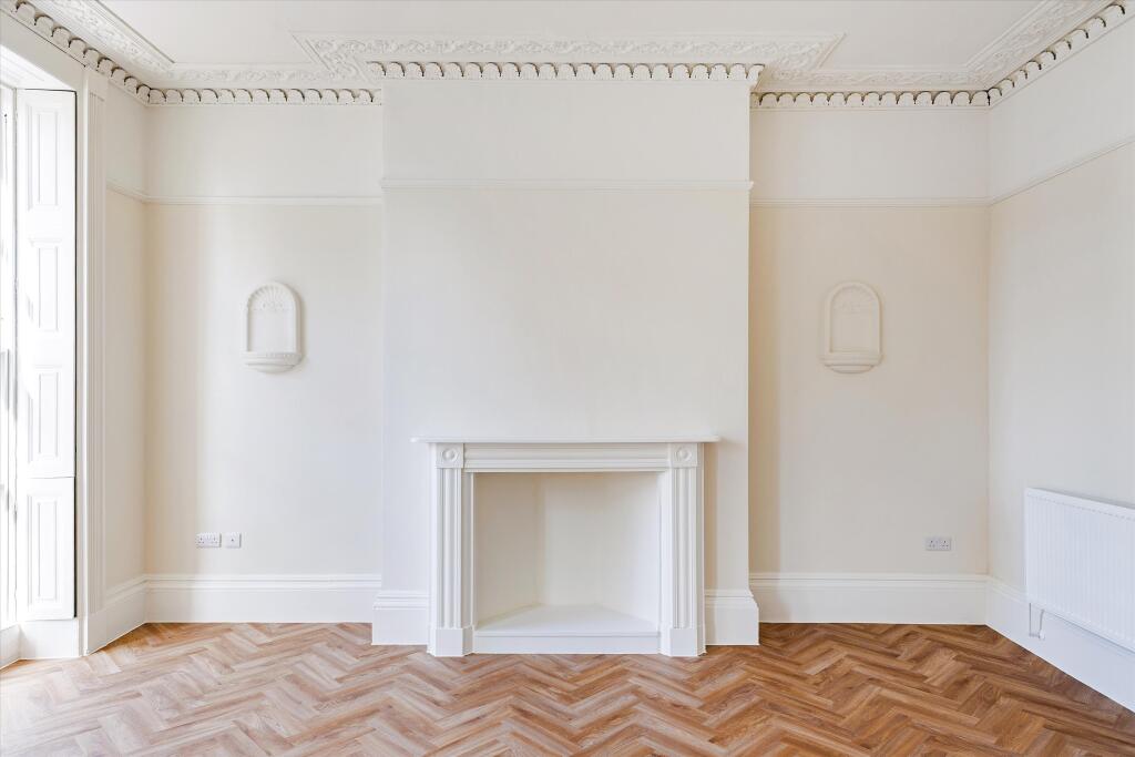 Apartment in Cheltenham, Gloucestershire - View 5